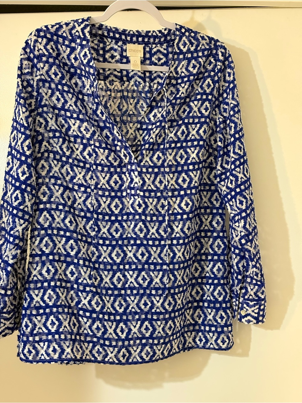 Chico's Blue and White Abstract Print Tunic with Sleeves